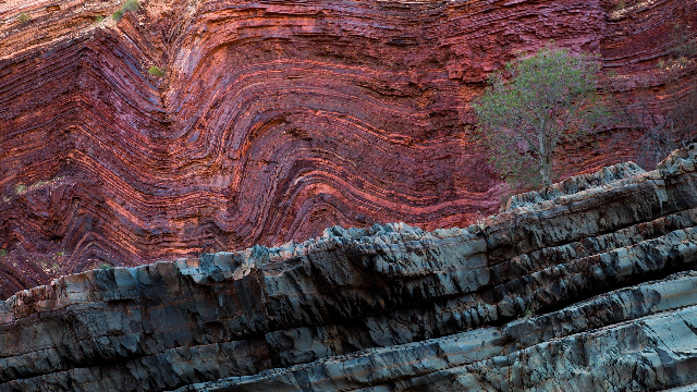 Earliest life found in ancient Aussie rocks