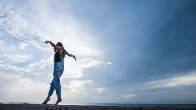 Power walking with a wind turbine